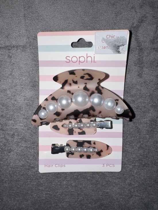 Accessories - Sophi- NWT Leopard Pearl Hair Clip Set